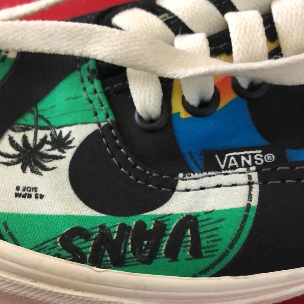 Unique classic Vans sneakers brand new no tags - Picture 3 of 9